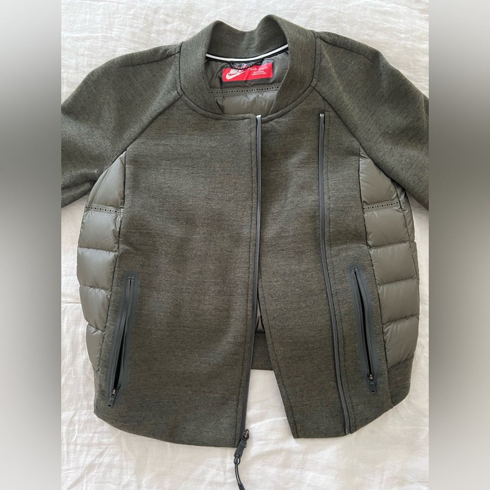 Nike tech fleece aeroloft 800 down puff jacket